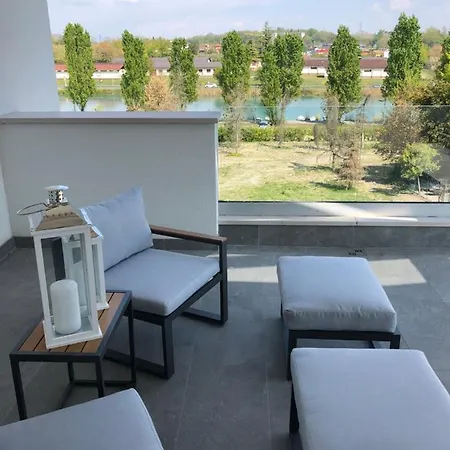 Luxury La Finestra Sul Mincio Apartment *